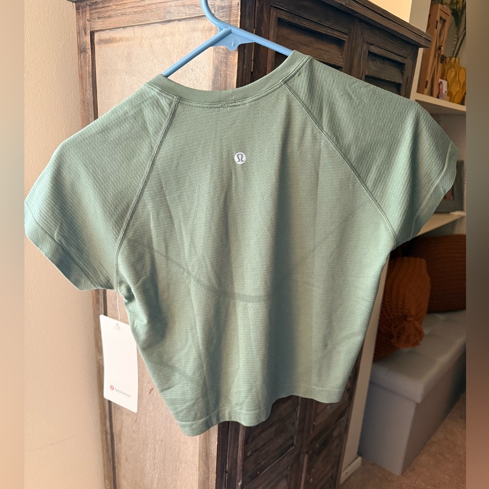 Lululemon - Picture 3 of 4